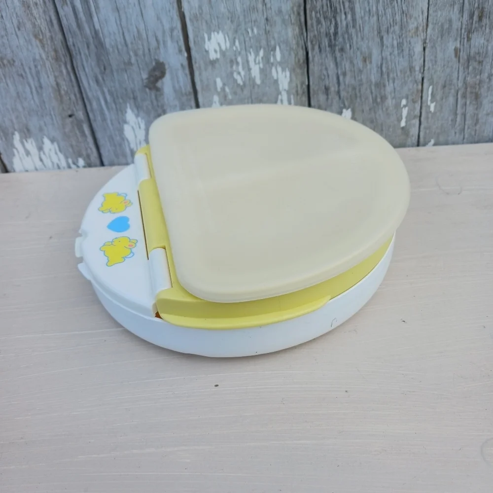 1990 Fisher Price Baby‎ Feeding Dish W/Lid Vintage Yellow/White Microwaveable